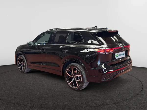 VOLKSWAGEN Tiguan (2025) — foto 18 van 24
