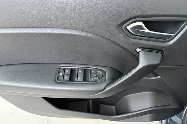 Renault Captur (2023) — foto 8 van 17