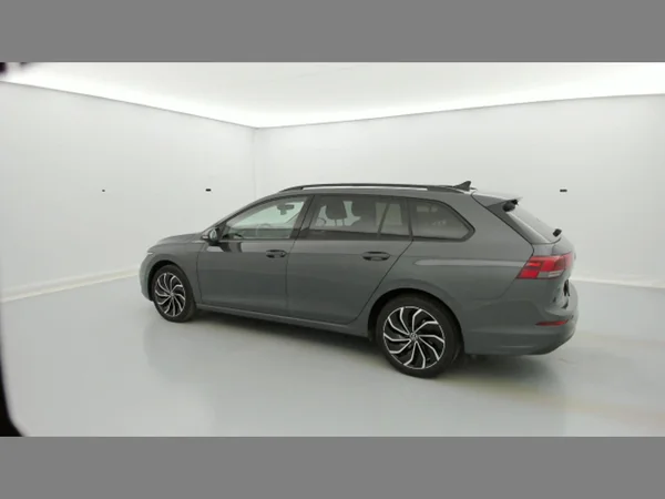 VOLKSWAGEN Golf VIII SW (2022) — foto 32 van 35