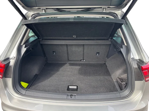 VOLKSWAGEN Tiguan (2018) — foto 8 van 16