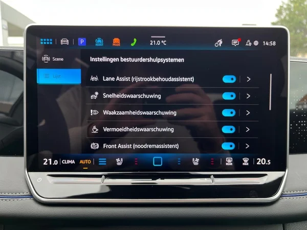 VOLKSWAGEN Tiguan (2025) — foto 3 van 22