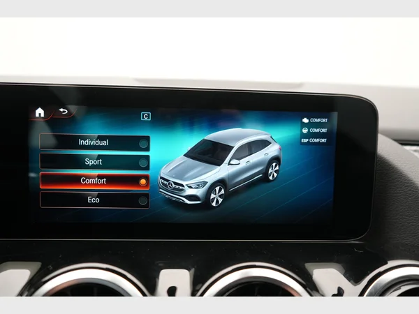MERCEDES-BENZ GLA 180 (2021) — foto 14 van 28