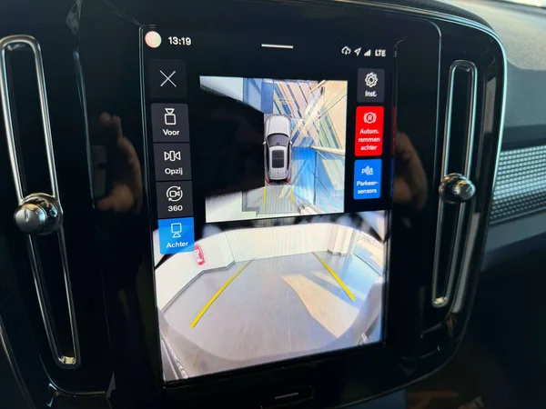 Volvo XC40 (2025) — foto 4 van 18