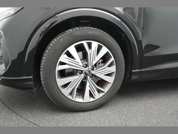 AUDI Q4 Sportback e-tron (2023) — foto 21 van 23