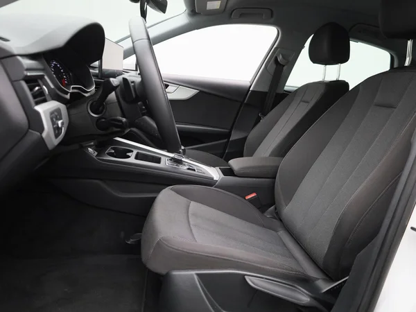 Audi A4 (2024) — foto 3 van 46