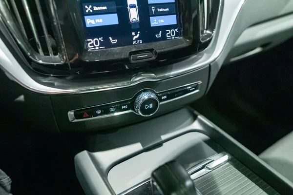Volvo XC60 (2020) — foto 19 van 32