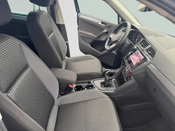 VOLKSWAGEN Tiguan (2023) — foto 16 van 17