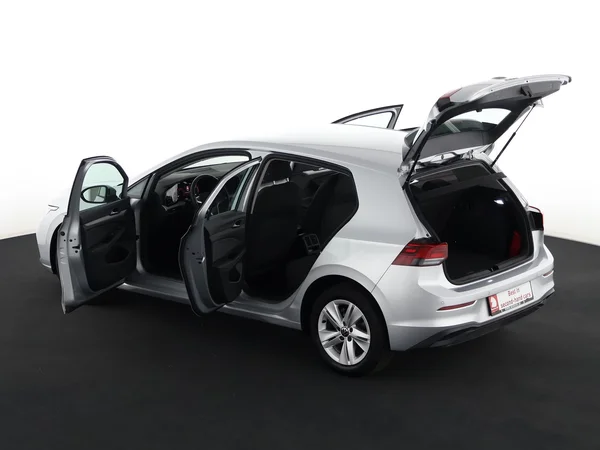 VOLKSWAGEN Golf (2024) — foto 27 van 28