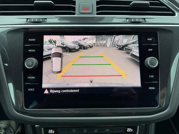 VOLKSWAGEN Tiguan (2018) — foto 4 van 24