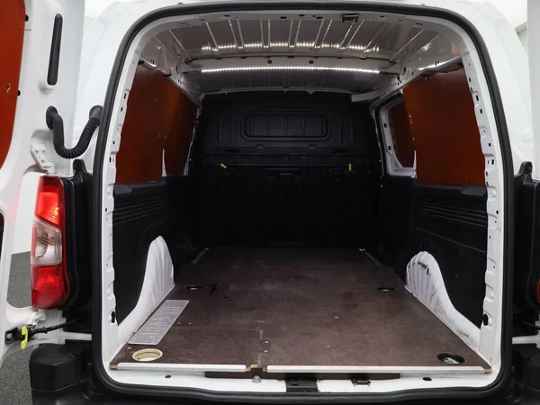 Opel Combo (2022) — foto 9 van 39