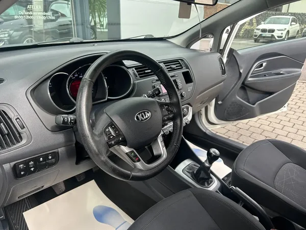 Kia Rio (2013) — foto 18 van 18