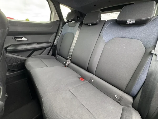 Dacia Duster (2025) — foto 9 van 19