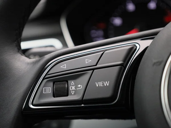 Audi A4 (2023) — foto 14 van 42