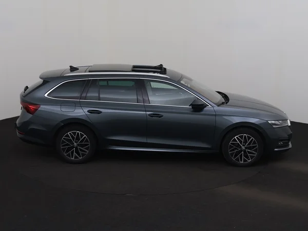 SKODA Octavia (2022) — foto 28 van 32