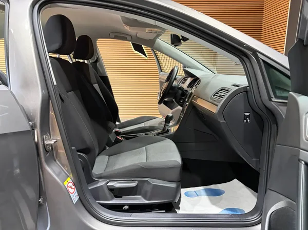 Volkswagen Golf (2013) — foto 7 van 22