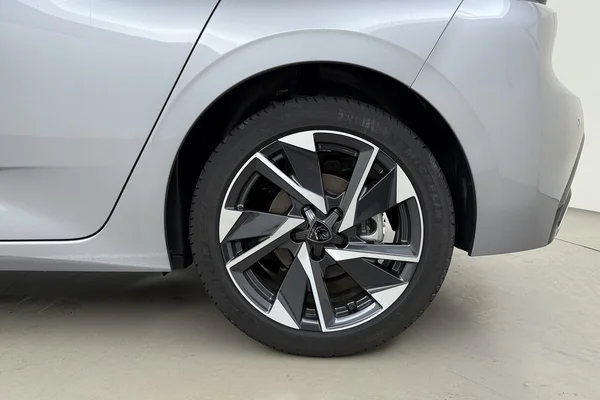 Peugeot 308 (2025) — foto 15 van 18