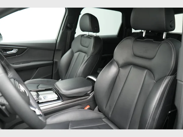 AUDI Q7 PHEV (2024) — foto 23 van 37