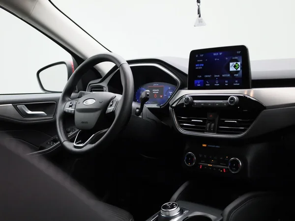 Ford Kuga (2022) — foto 27 van 38