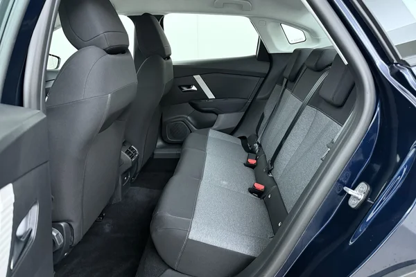 Citroen C4 X (2025) — foto 15 van 16