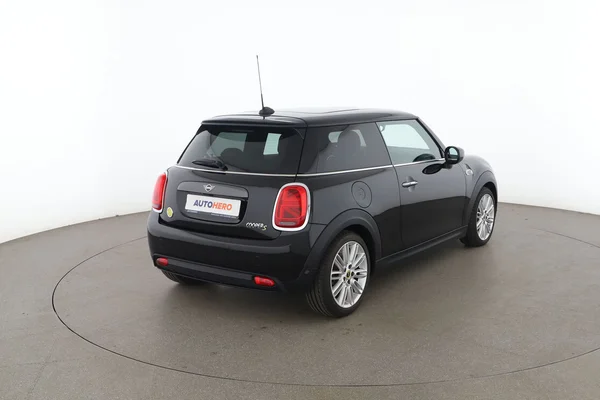 MINI Mini (2021) — foto 15 van 18
