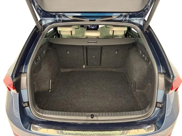 SKODA Octavia Combi (2023) — foto 9 van 17