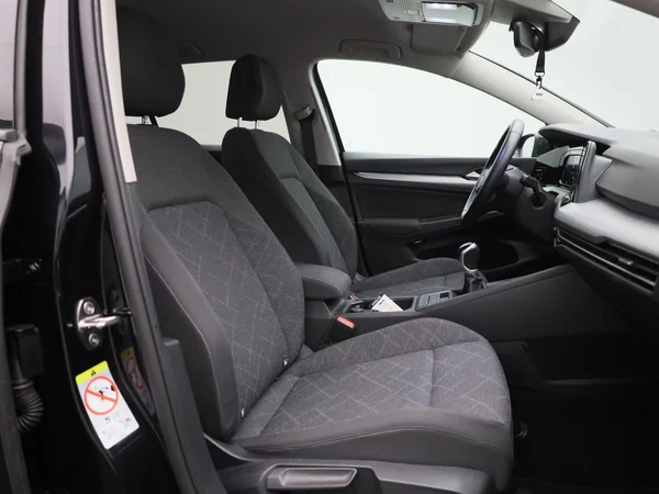 Volkswagen Golf (2021) — foto 24 van 37