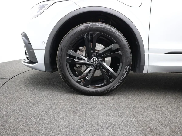 VOLKSWAGEN Tiguan (2023) — foto 5 van 22