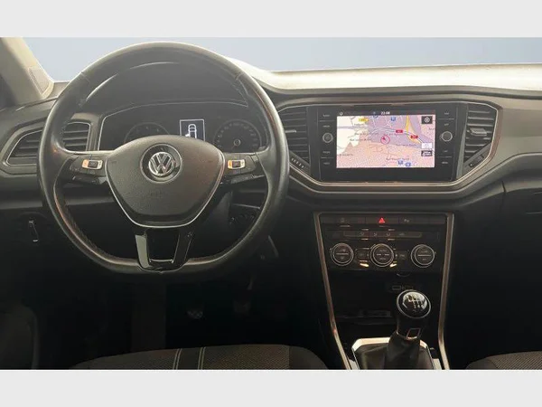 Volkswagen T-Roc (2018) — foto 3 van 15
