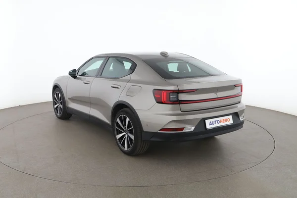 Polestar 2 (2022) — foto 10 van 16