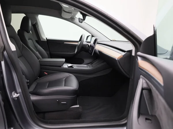 Tesla Model Y (2023) — foto 27 van 41