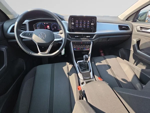 VOLKSWAGEN T-Roc (2023) — foto 2 van 24