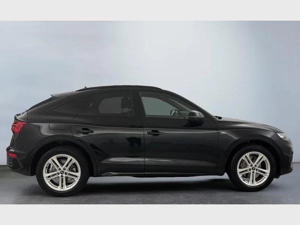 Audi Q5 Sportback (2022) — foto 23 van 36
