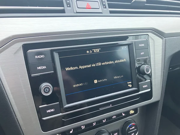 VOLKSWAGEN Passat SW (2020) — foto 16 van 25