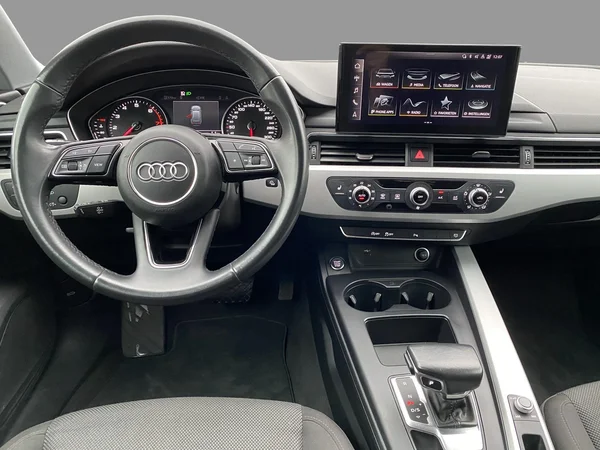 Audi A4 (2022) — foto 2 van 20