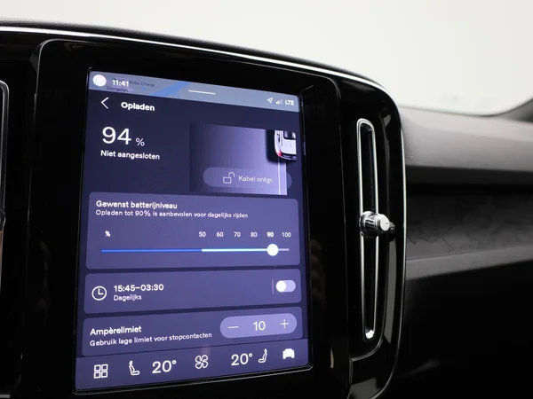 Volvo XC40 (2023) — foto 21 van 42