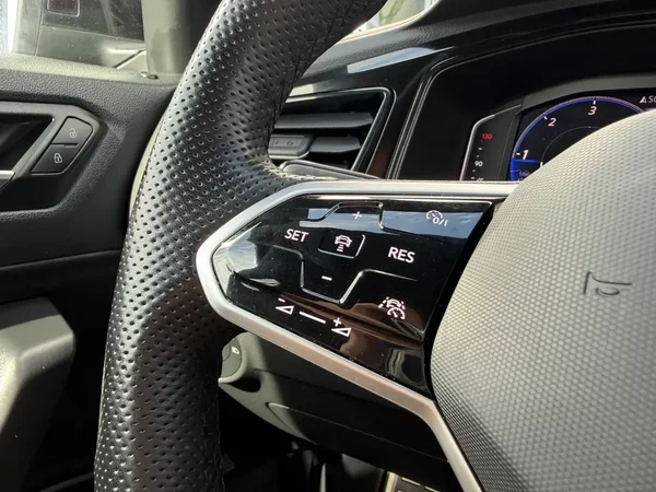 Volkswagen T-Roc (2022) — foto 4 van 24