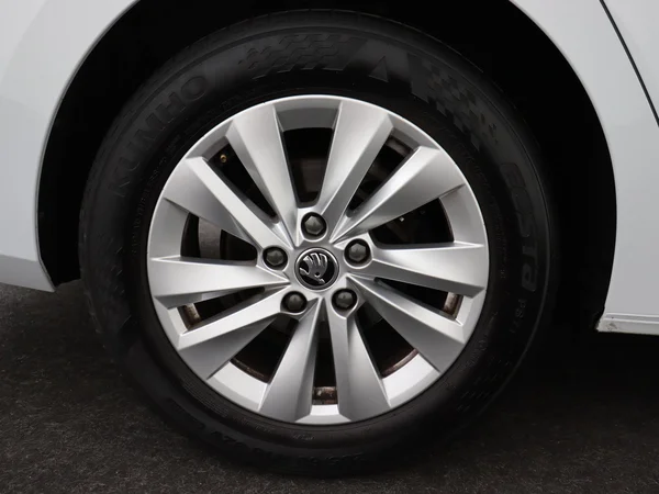 SKODA Octavia Combi (2024) — foto 16 van 19