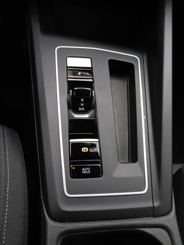 VOLKSWAGEN Golf VIII SW (2025) — foto 5 van 17
