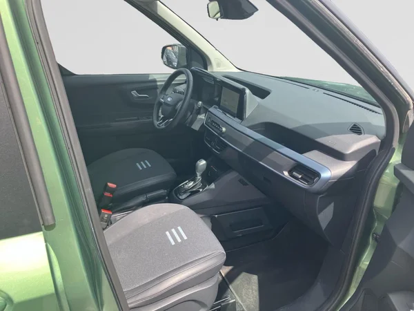 FORD Tourneo Courier (2024) — foto 13 van 24