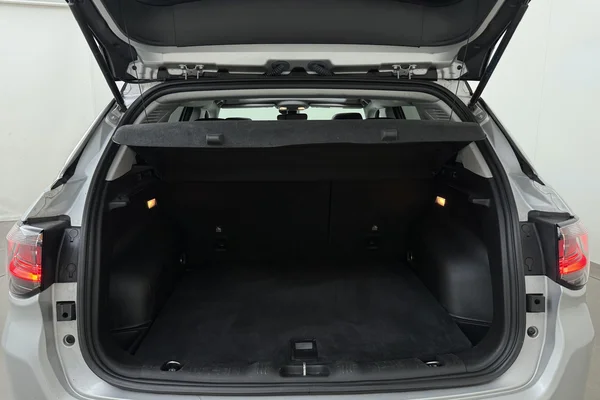 Jeep Compass (2021) — foto 18 van 22