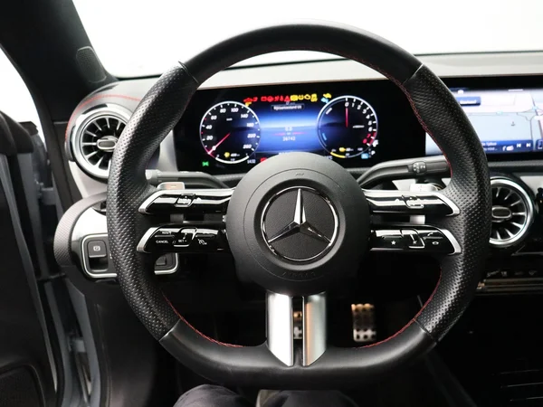 Mercedes-Benz CLA (2024) — foto 6 van 32