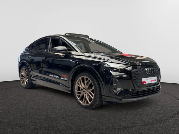 AUDI Q4 Sportback e-tron (2024) — foto 12 van 16