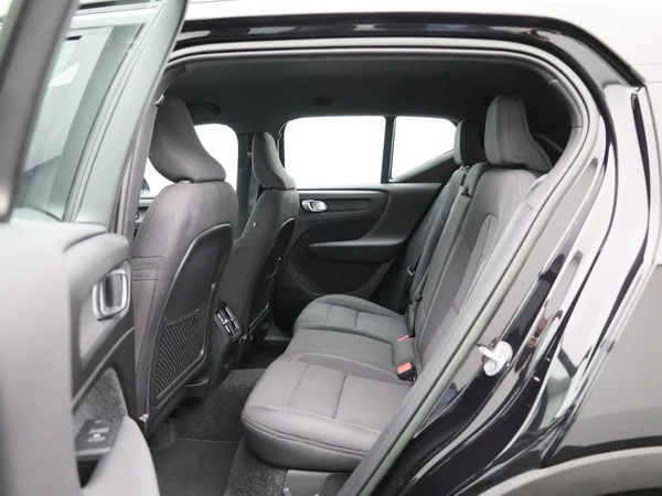 Volvo XC40 (2023) — foto 2 van 41