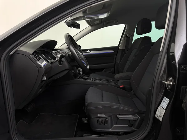 VOLKSWAGEN Passat Variant (2022) — foto 2 van 32