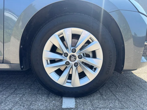 SKODA Octavia Combi (2025) — foto 20 van 21