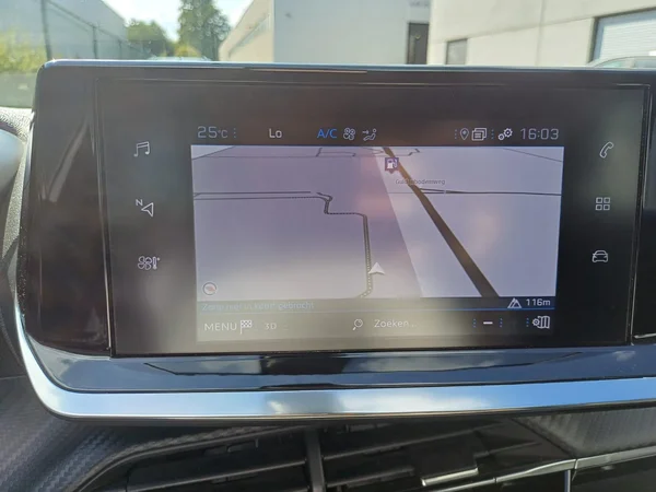 Peugeot 2008 (2021) — foto 20 van 27