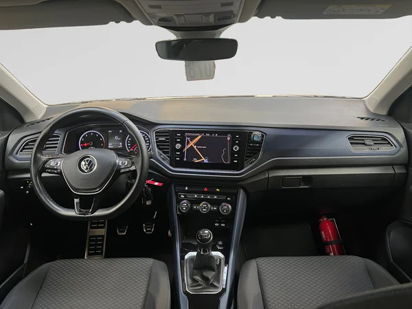 VOLKSWAGEN T-Roc (2021) — foto 17 van 20