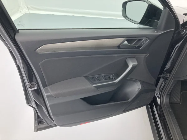 VOLKSWAGEN T-Roc (2021) — foto 24 van 36