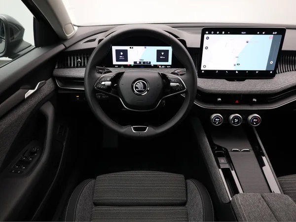 SKODA Superb Combi (2025) — foto 6 van 23