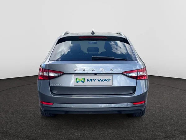 SKODA Superb Combi (2024) — foto 18 van 18